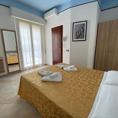 Hotel Nanni Rimini Buitenkant foto