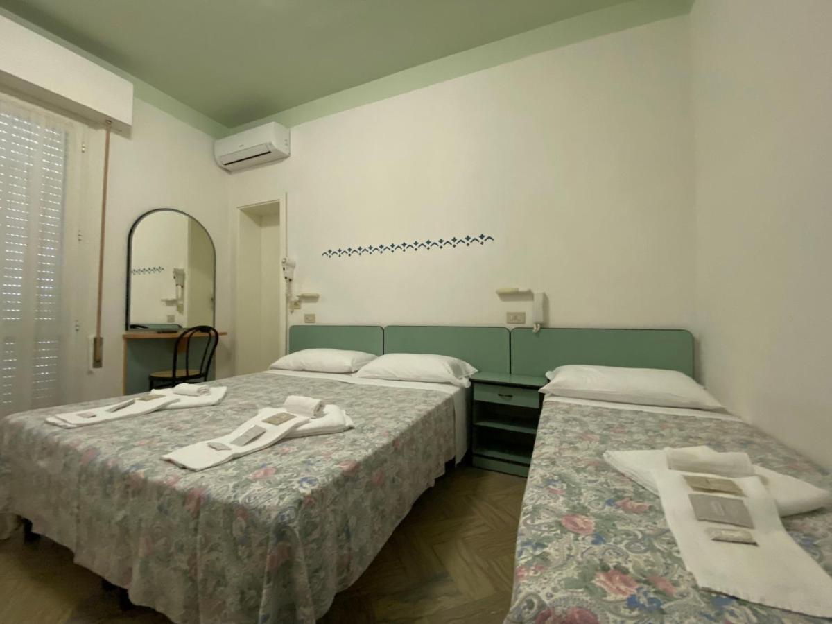 Hotel Nanni Rimini Buitenkant foto