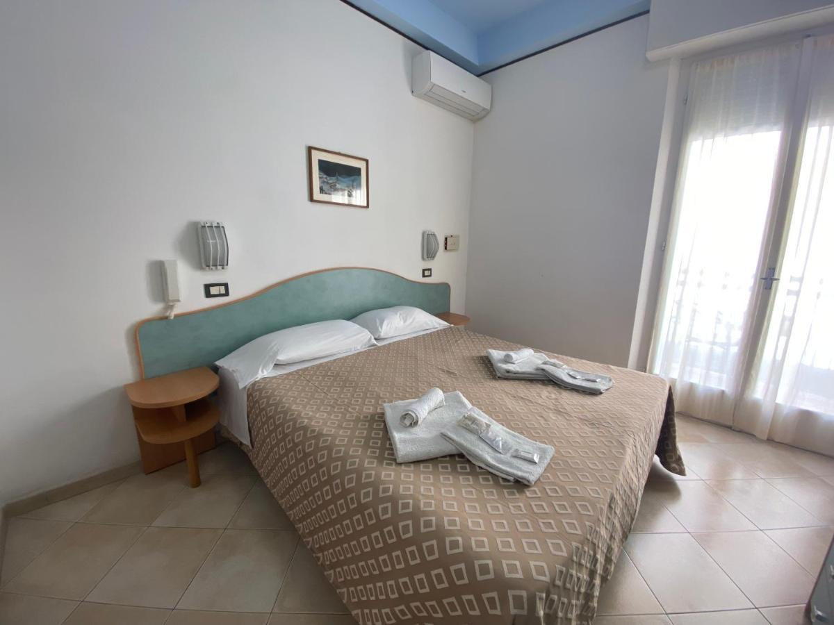 Hotel Nanni Rimini Buitenkant foto