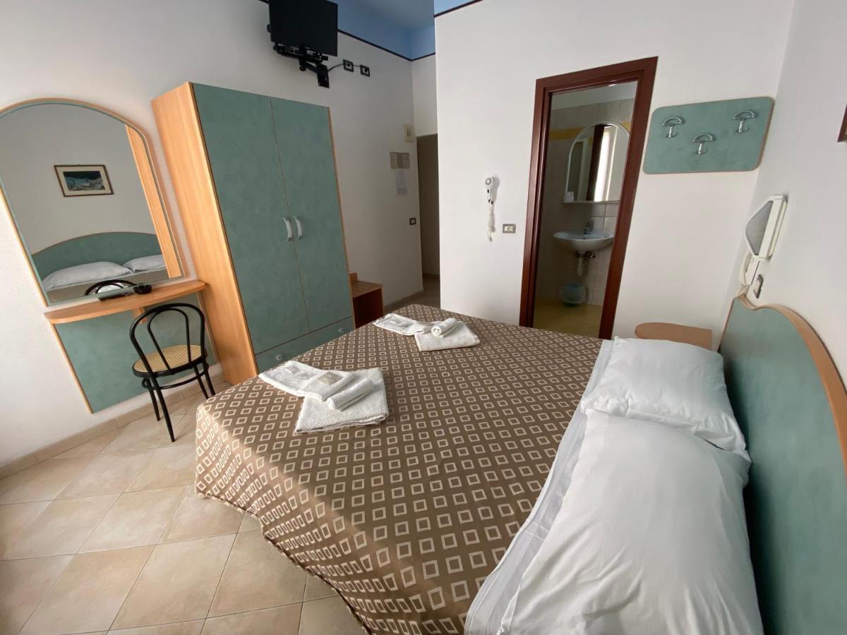 Hotel Nanni Rimini Buitenkant foto
