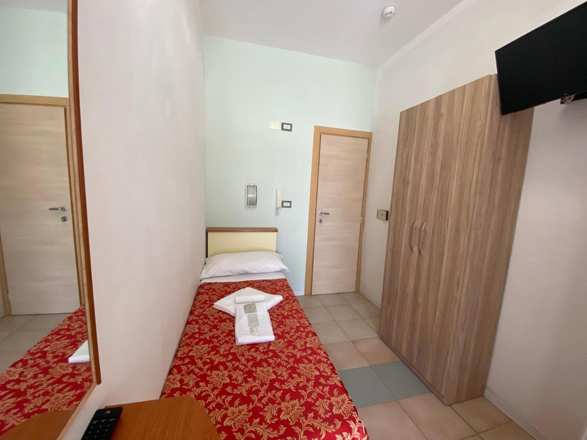 Hotel Nanni Rimini Buitenkant foto
