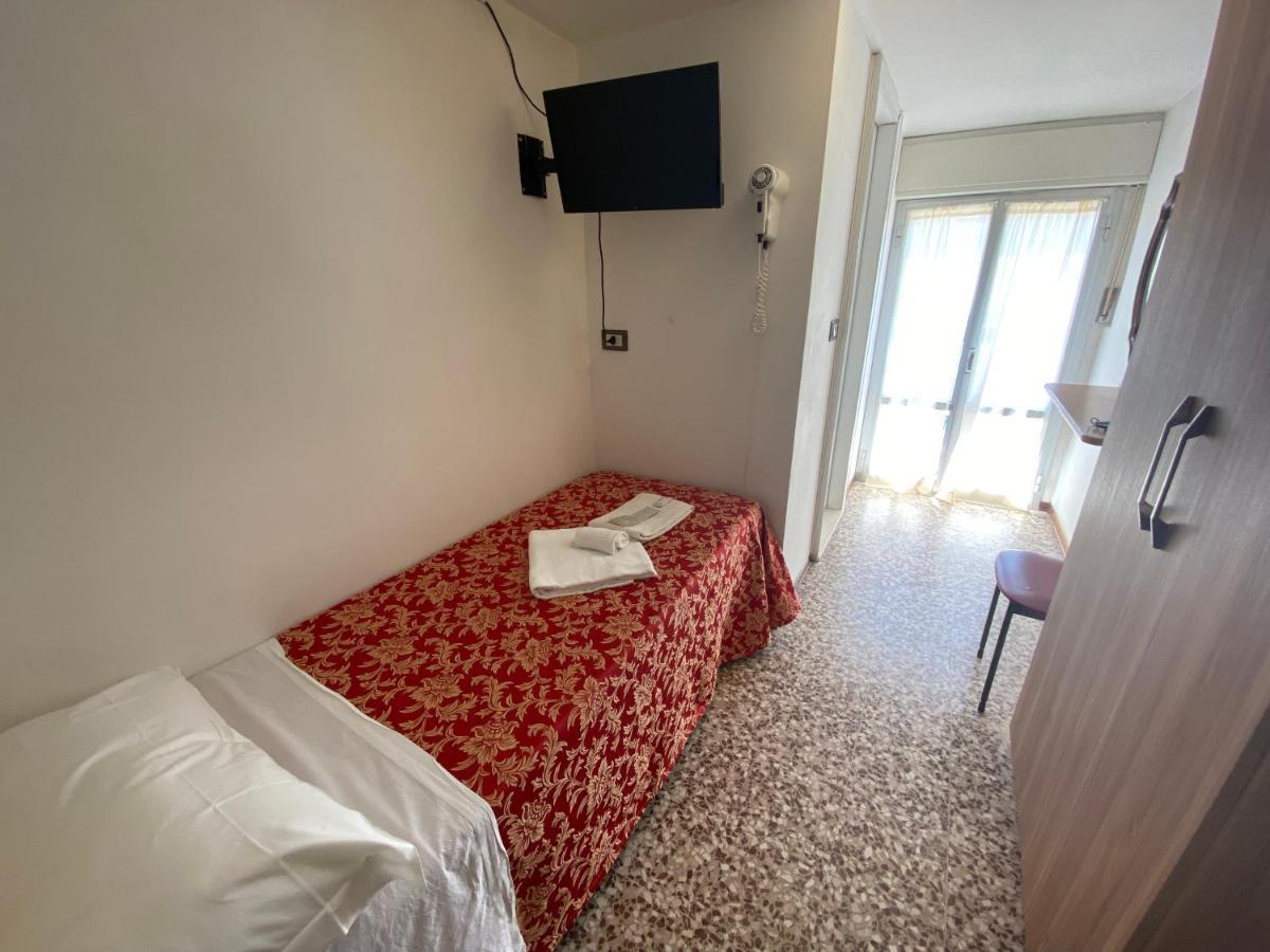 Hotel Nanni Rimini Buitenkant foto