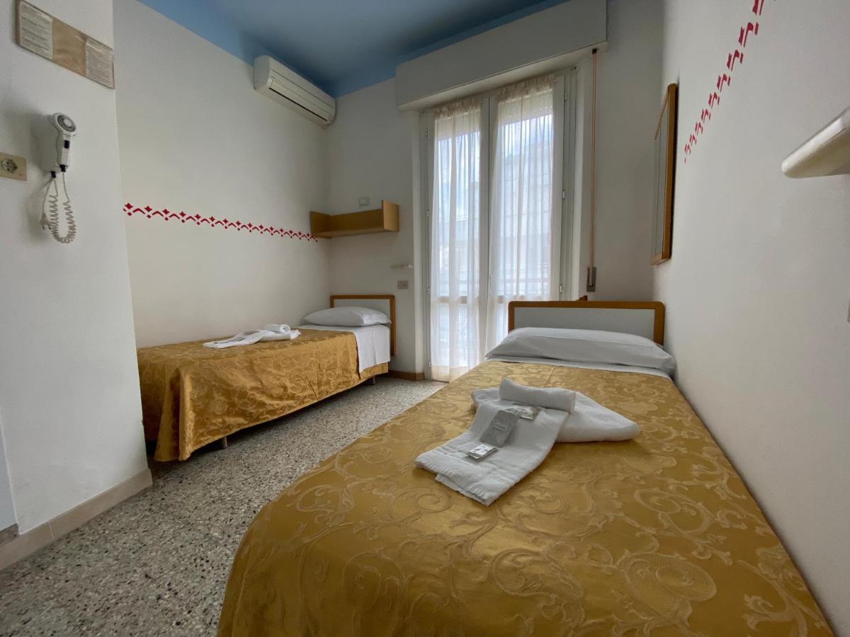 Hotel Nanni Rimini Buitenkant foto