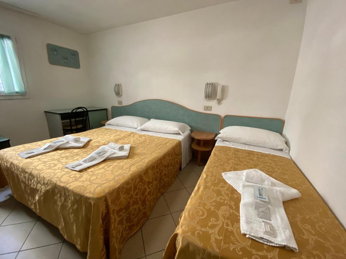 Hotel Nanni Rimini Buitenkant foto