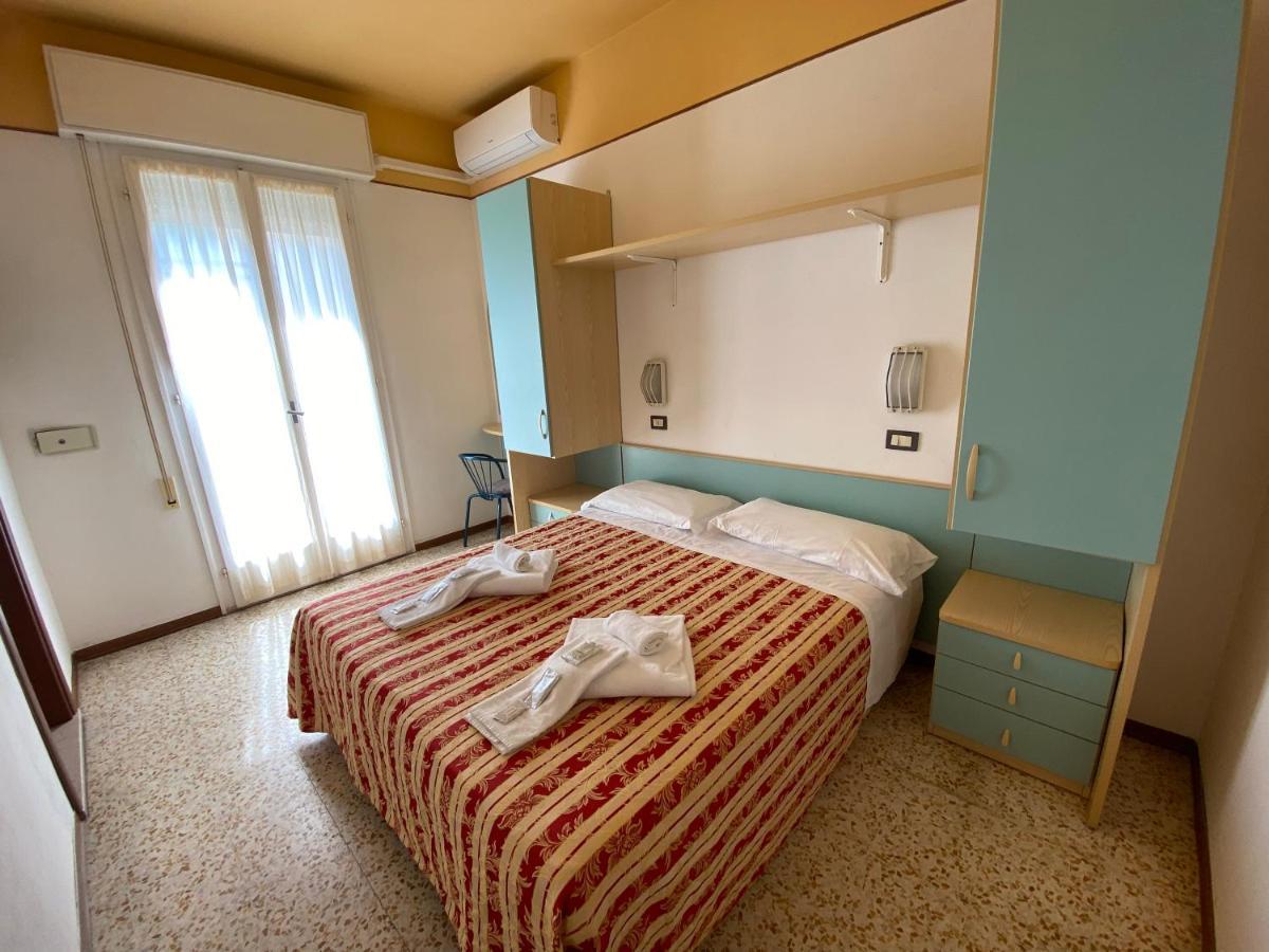 Hotel Nanni Rimini Buitenkant foto