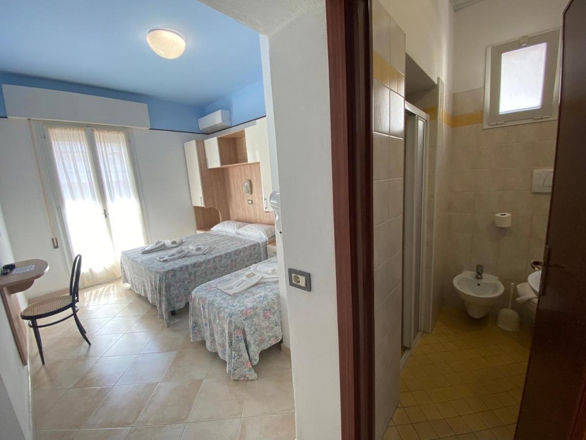 Hotel Nanni Rimini Buitenkant foto