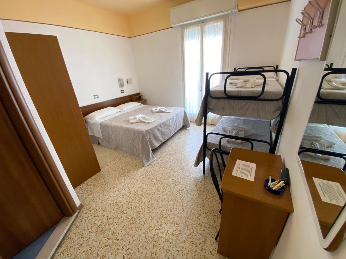 Hotel Nanni Rimini Buitenkant foto