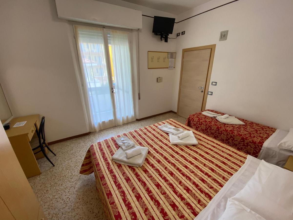 Hotel Nanni Rimini Buitenkant foto