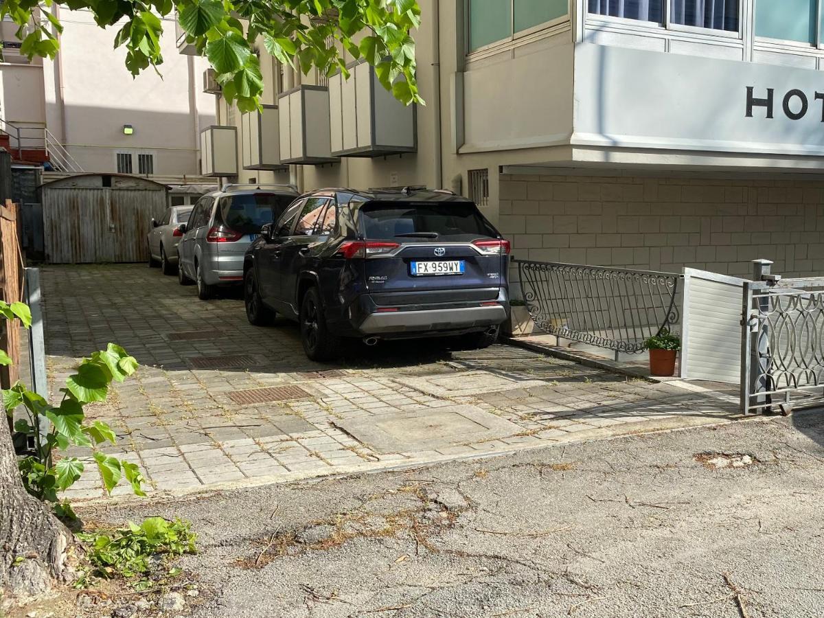 Hotel Nanni Rimini Buitenkant foto