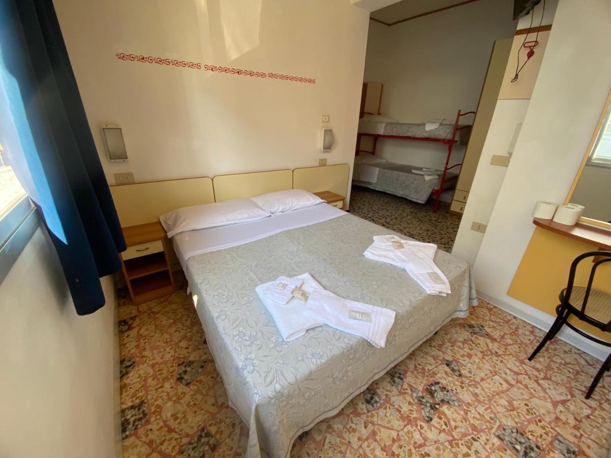 Hotel Nanni Rimini Buitenkant foto